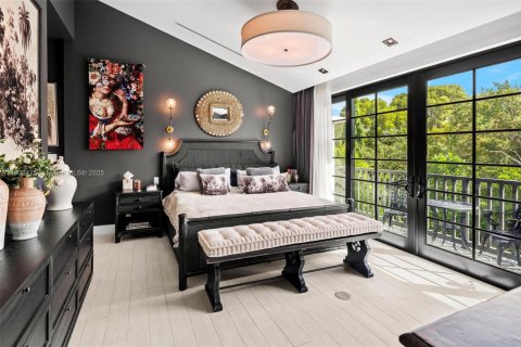 House in Miami, Florida 4 bedrooms, 332.5 sq.m. № 1955960 - photo 27