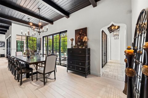 House in Miami, Florida 4 bedrooms, 332.5 sq.m. № 1955960 - photo 14