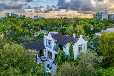 House in Miami, Florida 4 bedrooms, 332.5 sq.m. № 1955960 - photo 3