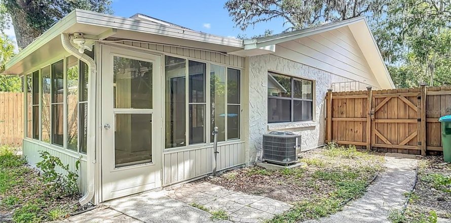 House in Port Orange, Florida 2 bedrooms, 95.88 sq.m. № 1800165