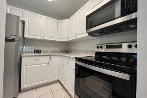 Condominio en alquiler en Deltona, Florida, 2 dormitorios, 83.33 m2 № 2277499 - foto 6