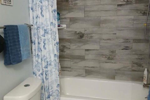 Immobilier commercial à vendre à Bradenton, Floride: 2 chambres, 133.78 m2 № 1833620 - photo 15
