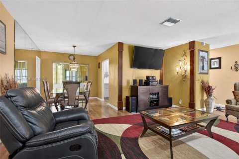 Купить виллу или дом в Тамарак, Флорида 2 спальни, 156.26м2, № 2048712 - фото 17