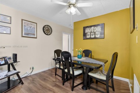 Купить виллу или дом в Тамарак, Флорида 2 спальни, 156.26м2, № 2048712 - фото 10