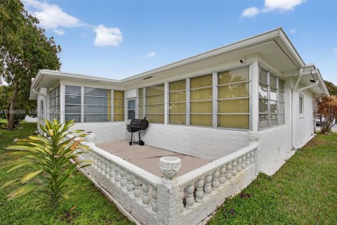 Купить виллу или дом в Тамарак, Флорида 2 спальни, 156.26м2, № 2048712 - фото 14