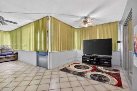 Купить виллу или дом в Тамарак, Флорида 2 спальни, 156.26м2, № 2048712 - фото 23