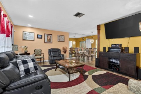 Купить виллу или дом в Тамарак, Флорида 2 спальни, 156.26м2, № 2048712 - фото 6