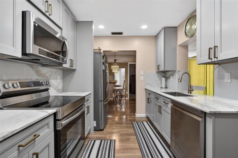 Купить виллу или дом в Тамарак, Флорида 2 спальни, 156.26м2, № 2048712 - фото 12