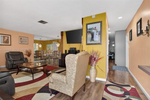 Купить виллу или дом в Тамарак, Флорида 2 спальни, 156.26м2, № 2048712 - фото 5