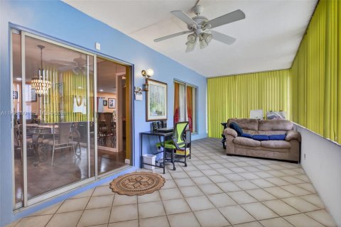 Купить виллу или дом в Тамарак, Флорида 2 спальни, 156.26м2, № 2048712 - фото 30