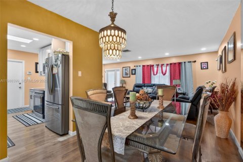 Купить виллу или дом в Тамарак, Флорида 2 спальни, 156.26м2, № 2048712 - фото 8