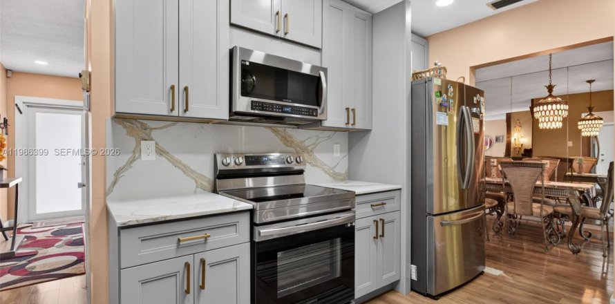 Дом в Тамарак, Флорида 2 спальни, 156.26м2 № 2048712