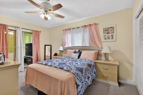 Купить виллу или дом в Тамарак, Флорида 2 спальни, 156.26м2, № 2048712 - фото 21