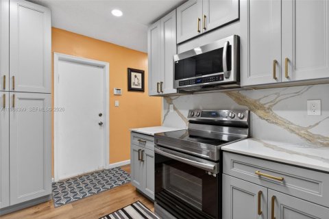 Купить виллу или дом в Тамарак, Флорида 2 спальни, 156.26м2, № 2048712 - фото 27