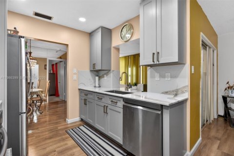 Купить виллу или дом в Тамарак, Флорида 2 спальни, 156.26м2, № 2048712 - фото 28