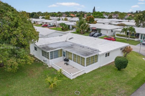 Купить виллу или дом в Тамарак, Флорида 2 спальни, 156.26м2, № 2048712 - фото 16