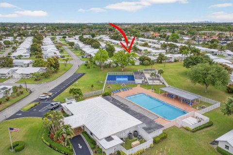 Купить виллу или дом в Тамарак, Флорида 2 спальни, 156.26м2, № 2048712 - фото 15