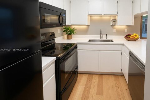 Condo à Tampa, Floride, 2 chambres  № 2173229