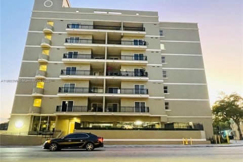 Condominio en alquiler en Miami, Florida, 1 dormitorio, 73.95 m2 № 1928524 - foto 24