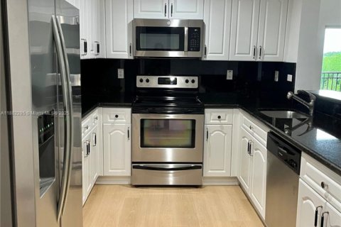 Condominio en alquiler en Miami, Florida, 1 dormitorio, 73.95 m2 № 1928524 - foto 5