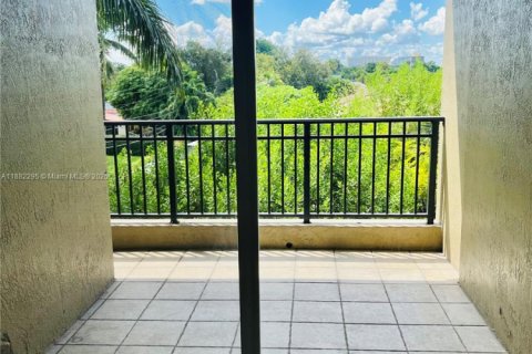 Condominio en alquiler en Miami, Florida, 1 dormitorio, 73.95 m2 № 1928524 - foto 3