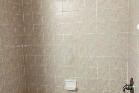 Condominio en alquiler en Miami, Florida, 1 dormitorio, 73.95 m2 № 1928524 - foto 16