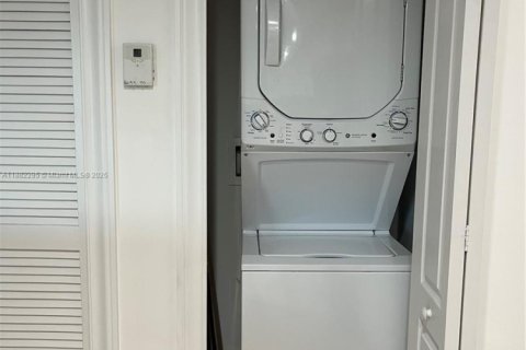 Condominio en alquiler en Miami, Florida, 1 dormitorio, 73.95 m2 № 1928524 - foto 8