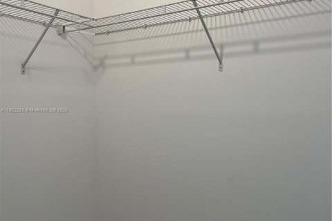 Condominio en alquiler en Miami, Florida, 1 dormitorio, 73.95 m2 № 1928524 - foto 14