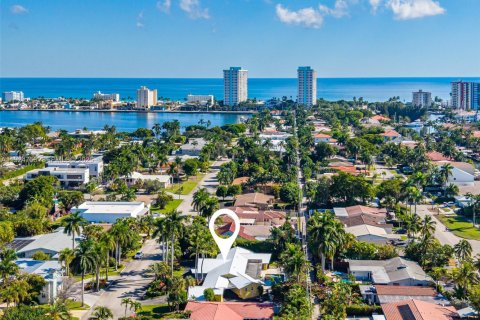 Casa en venta en Hollywood, Florida, 4 dormitorios, 313.92 m2 № 1983928 - foto 2