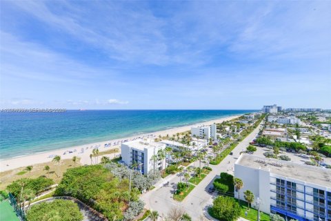 Condominio en Lauderdale-by-the-Sea, Florida, 2 dormitorios  № 2068275