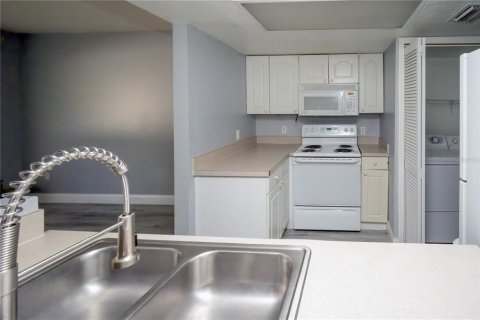 Townhouse in Davenport, Florida 3 bedrooms, 123.56 sq.m. № 1658238 - photo 5