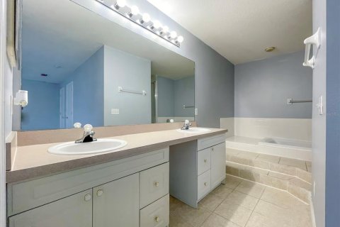 Townhouse in Davenport, Florida 3 bedrooms, 123.56 sq.m. № 1658238 - photo 8