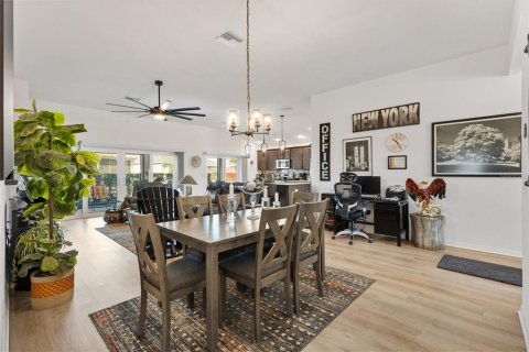 House in The Villages, Florida 3 bedrooms, 175.77 sq.m. № 2360696 - photo 5