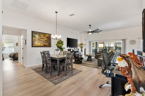 House in The Villages, Florida 3 bedrooms, 175.77 sq.m. № 2360696 - photo 3