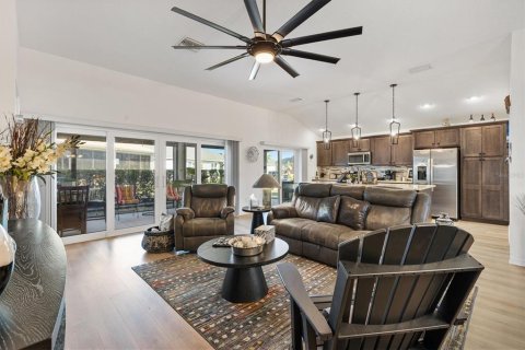 House in The Villages, Florida 3 bedrooms, 175.77 sq.m. № 2360696 - photo 4