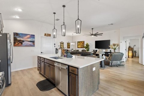 House in The Villages, Florida 3 bedrooms, 175.77 sq.m. № 2360696 - photo 8