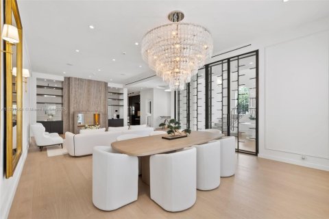 House in Coral Gables, Florida 6 bedrooms, 683.2 sq.m. № 1858604 - photo 6