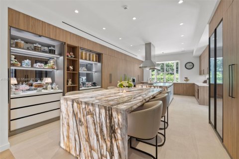 House in Coral Gables, Florida 6 bedrooms, 683.2 sq.m. № 1858604 - photo 11
