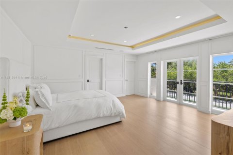 House in Coral Gables, Florida 6 bedrooms, 683.2 sq.m. № 1858604 - photo 17