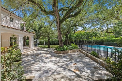 House in Coral Gables, Florida 6 bedrooms, 683.2 sq.m. № 1858604 - photo 25