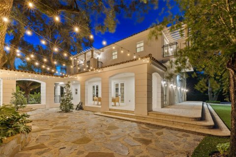 House in Coral Gables, Florida 6 bedrooms, 683.2 sq.m. № 1858604 - photo 23