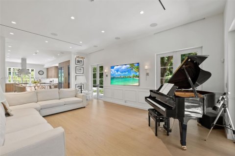 House in Coral Gables, Florida 6 bedrooms, 683.2 sq.m. № 1858604 - photo 10