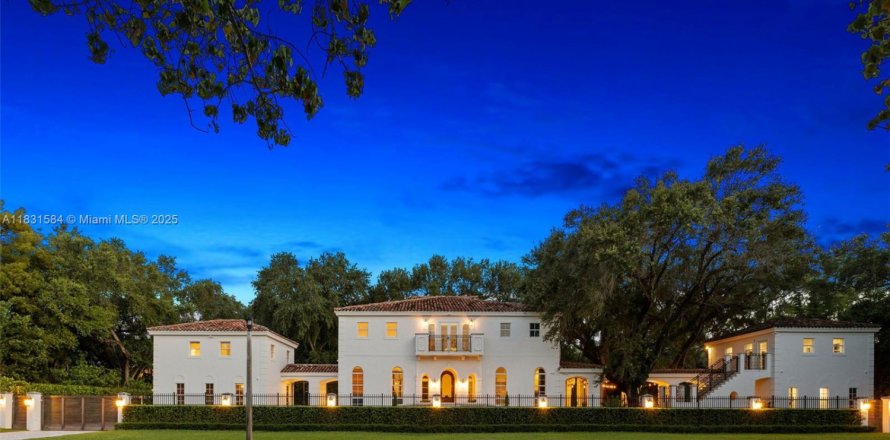 House in Coral Gables, Florida 6 bedrooms, 683.2 sq.m. № 1858604