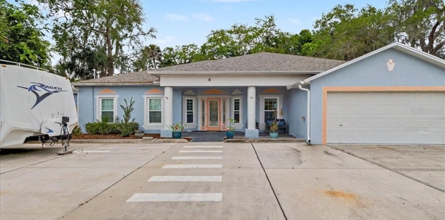 Commercial property in Edgewater, Florida 208.57 sq.m. № 2223322