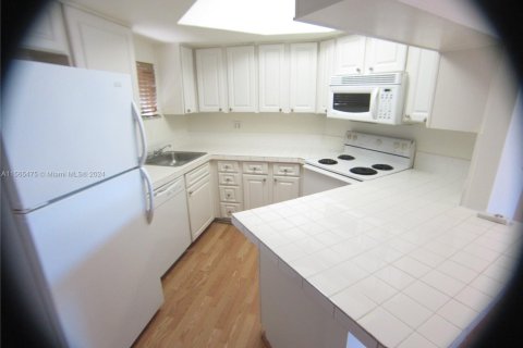 Купить кондоминиум в Дорал, Флорида 1 спальня, 75.25м2, № 1764112 - фото 9