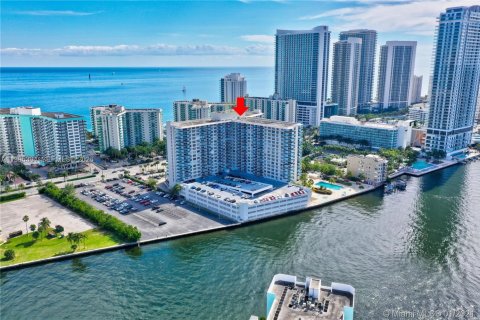 Condominio en alquiler en Hollywood, Florida, 1 dormitorio, 83.61 m2 № 2255965 - foto 7