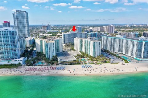 Condominio en alquiler en Hollywood, Florida, 1 dormitorio, 83.61 m2 № 2255965 - foto 10
