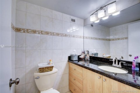 Condominio en alquiler en Hollywood, Florida, 1 dormitorio, 83.61 m2 № 2255965 - foto 11
