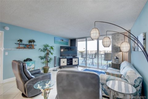 Condominio en alquiler en Hollywood, Florida, 1 dormitorio, 83.61 m2 № 2255965 - foto 21