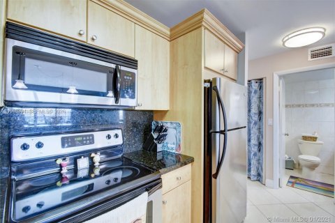 Condominio en Hollywood, Florida, 1 dormitorio  № 2255965